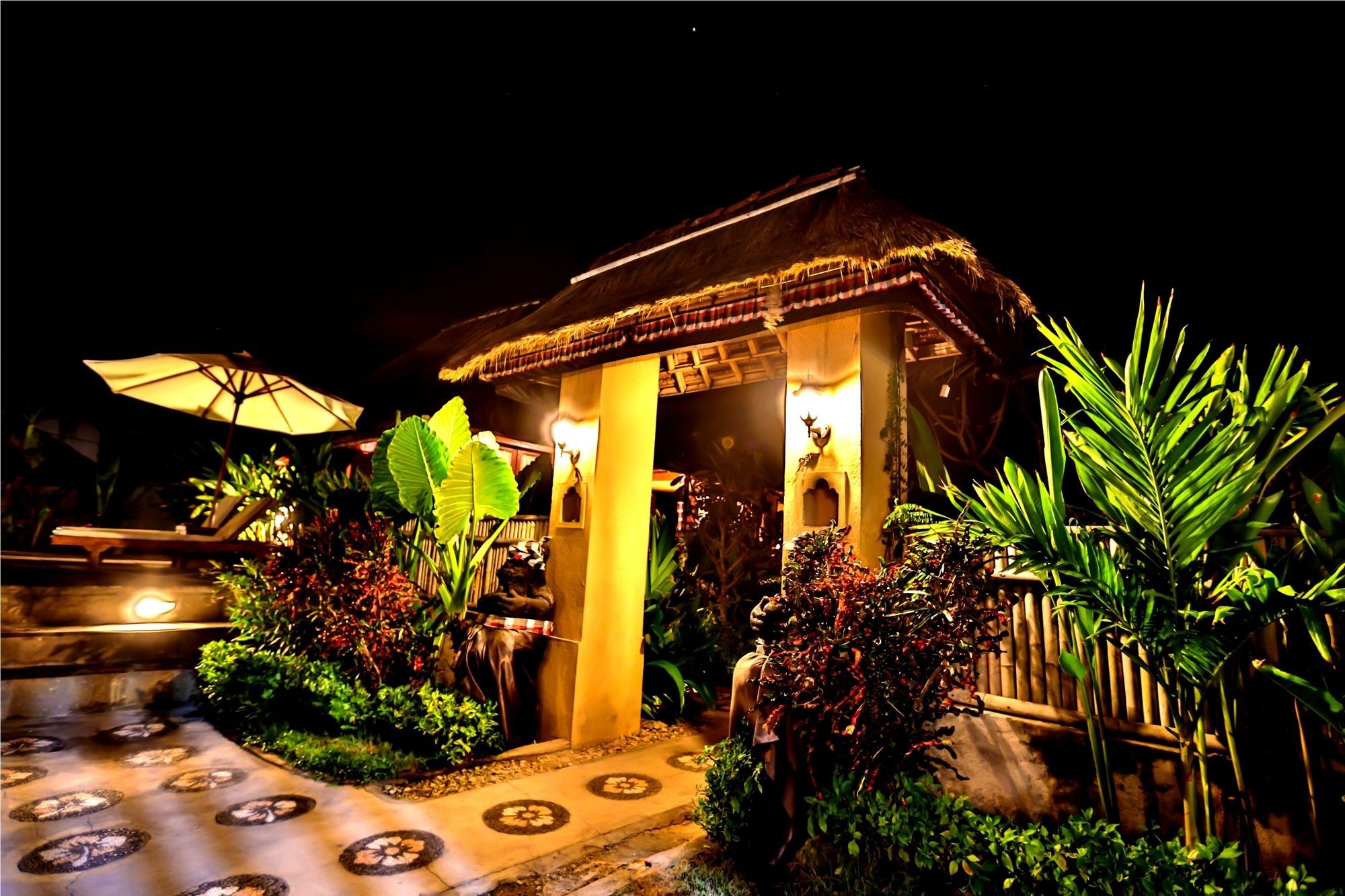 Отель Sunset Coin Lembongan Экстерьер фото